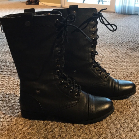 Size 8 Forever 21 Black Boots - Picture 5 of 7
